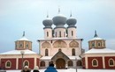 В Тихвинском монастыре