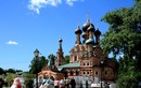 К храму Троицы Живоначальной в Останкине